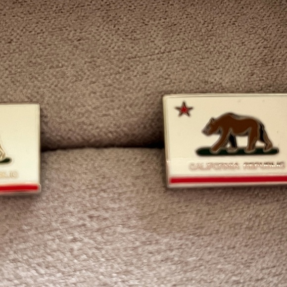 California State Flag Enamel Cufflinks - Picture 2 of 3